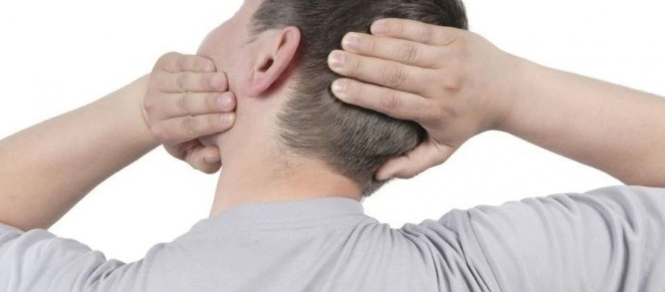 Κάνετε «κρακ» στον αυχένα; Δείτε τι συμβαίνει- Παρενέργειες και ασκήσεις